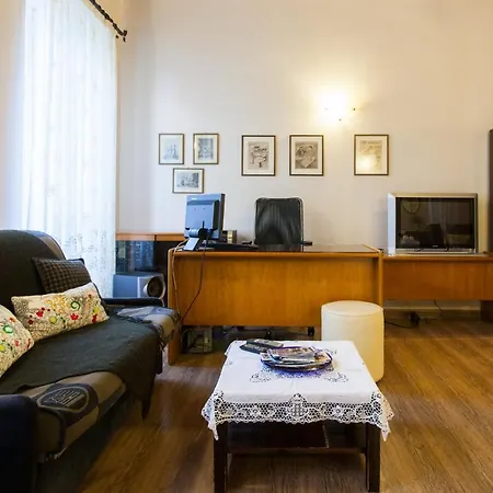 Psyri Neoclassical House Yard Free Parking